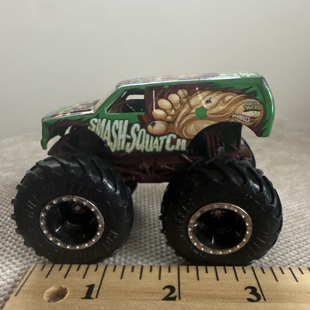 Hot Wheels Monster Jam Smash-Squatch Monster Truck 1:64 Diecast Green
